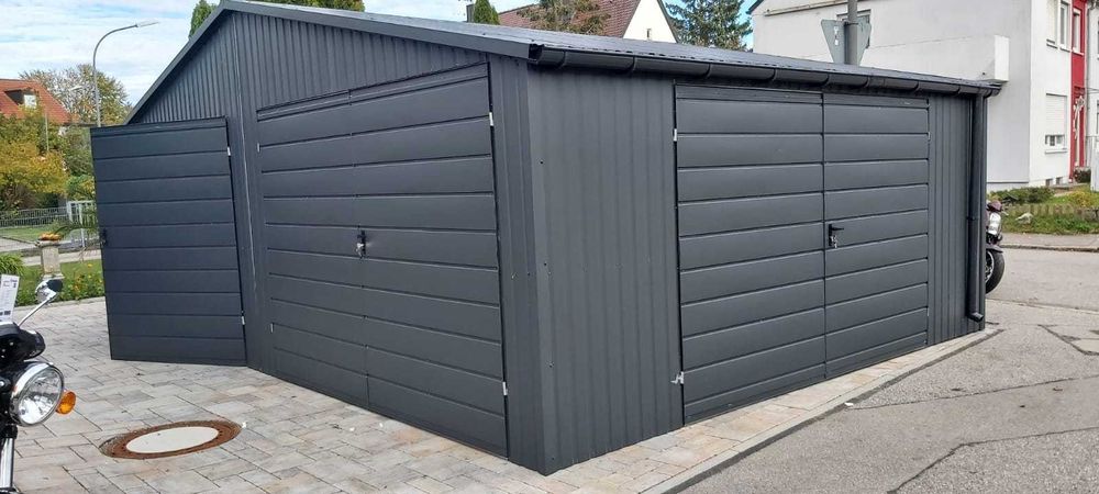 Garaż blaszany 3x5  z bramą uchylną. Profil zamknięty ocynkowany.