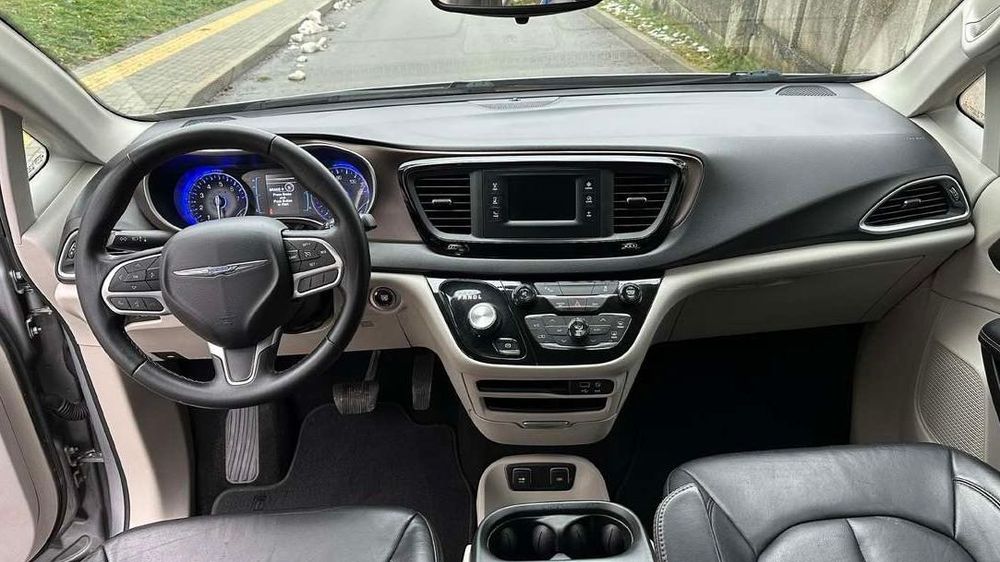 Chrysler Pacifica 3.6 бензин 2017 рік, США