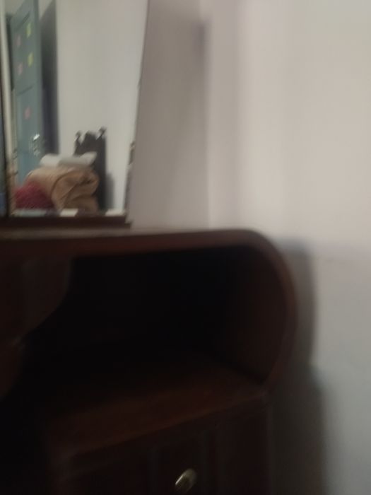 Móvel Toucador Antigo com Espelho e Muita Arrumação