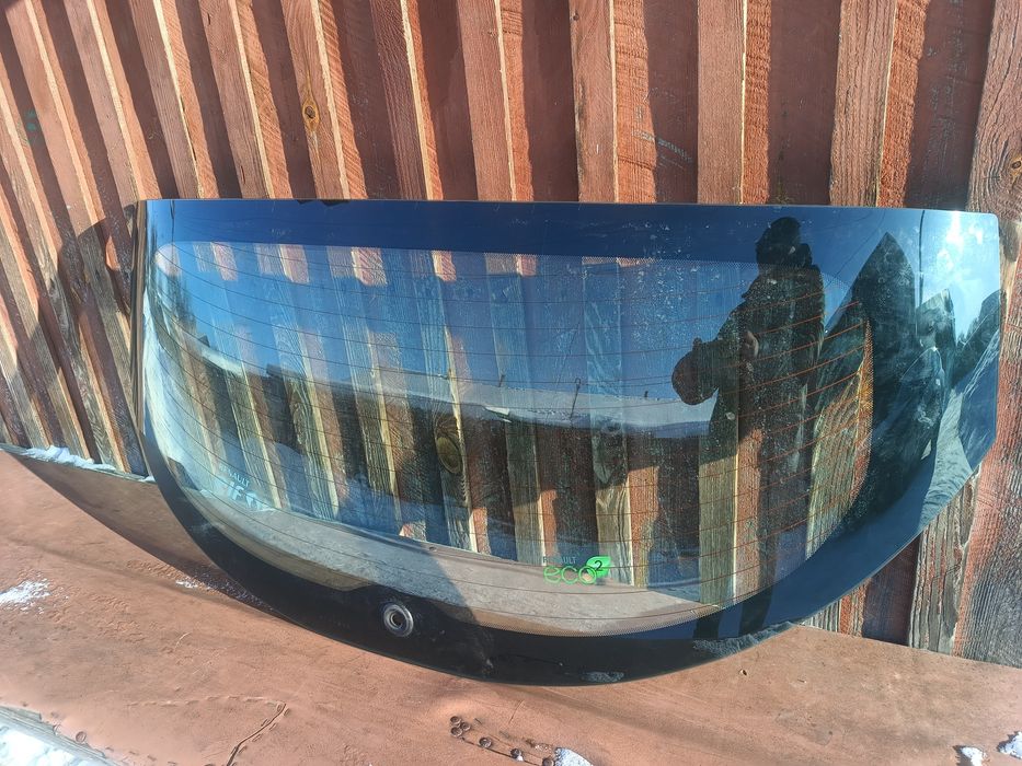 Продам заднє скло