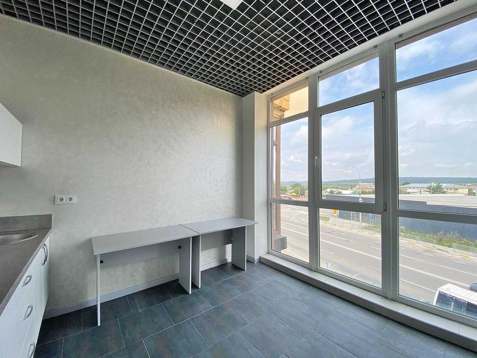 Комерційне ,фасадне приміщення з ремонтом! Великий проїзний трафік