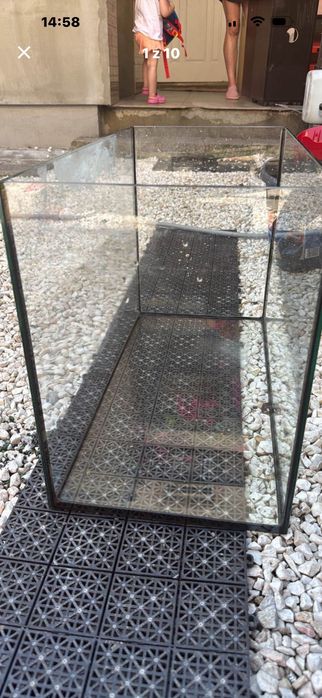 Akwarium z wyposażeniem oraz szafką