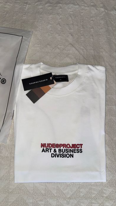 T-shirt Nude Project