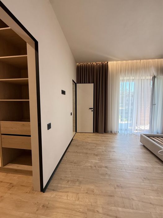 БУДИНОК 180 м² закрите котеджному  містечку біля лісу (Чайки)