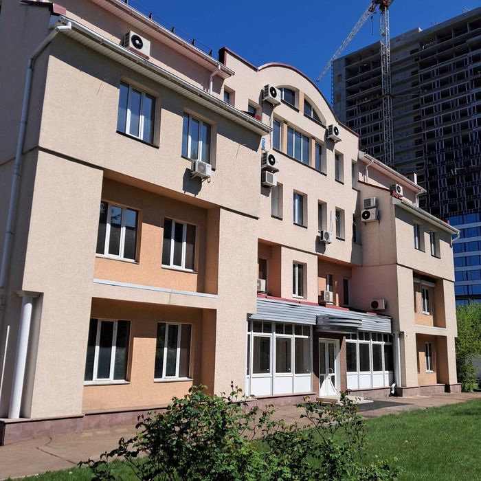 Оренда - офіси від 25 м. Резервне живлення. Паркування. М Вокзальна-10 хв. Від власника
