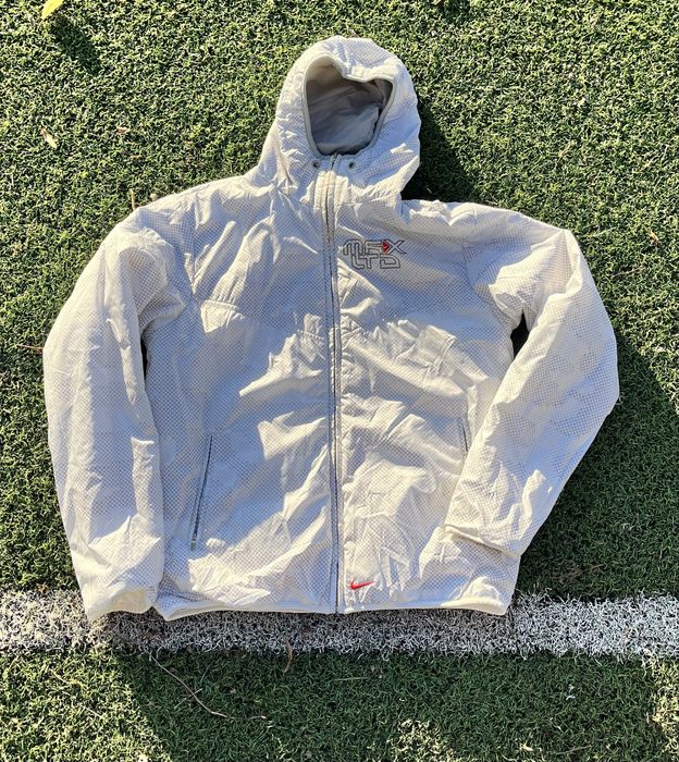 Курточка Найк.