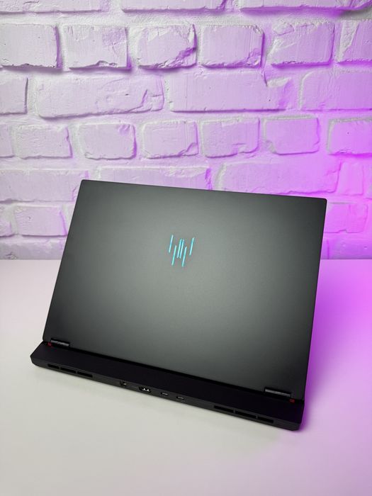 Predator 16S AI OLED QHD+ 240hz, Ultra 9 275HX, RTX 5070TI, 32GB/512GB SSD