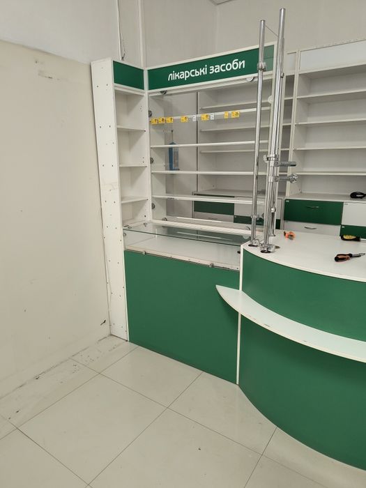 Продам стілажи вітрини комод для магазину
