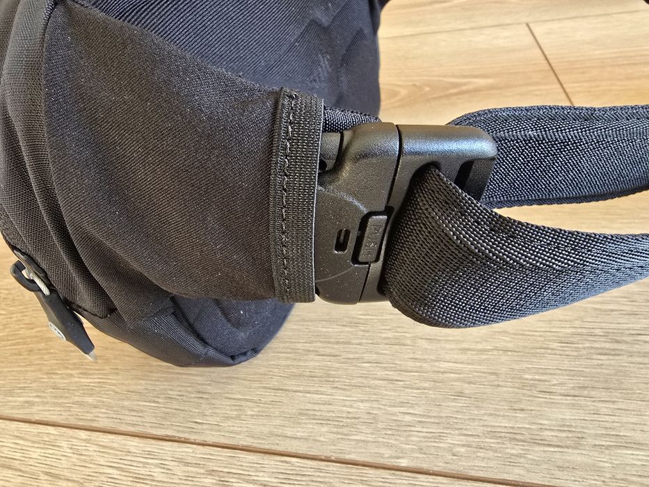 Nerka / torba na ramię Pacsafe antykradzieżowa – stan bardzo dobry