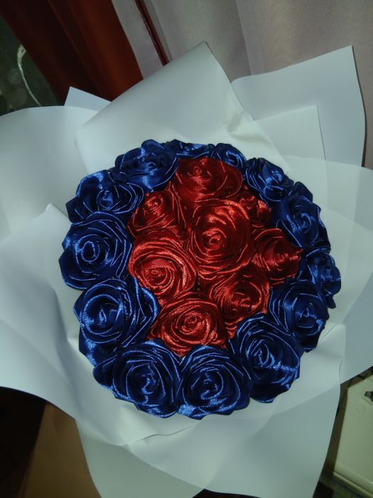 Букет з атласних лєнт 21 роза
