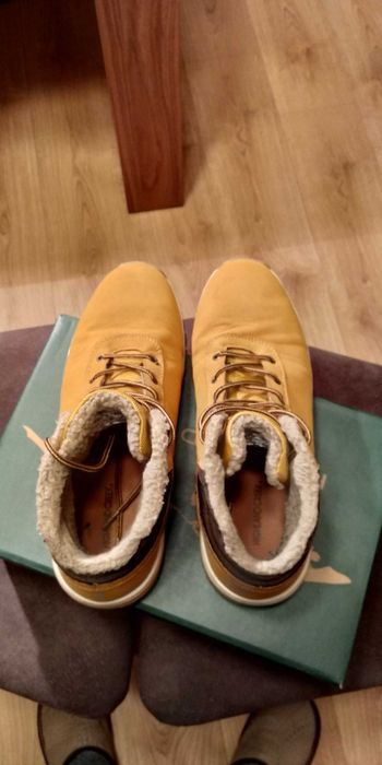 Buty zimowe jasne z futerkiem