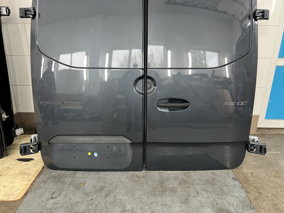 Нові Задні двері сірі графіт Mercedes Sprinter W907