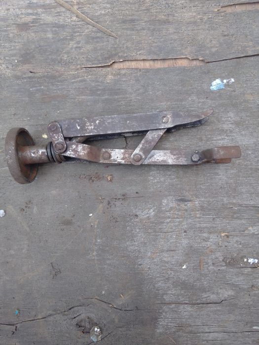 Приспособление для снятия и установки сухарей клапанов