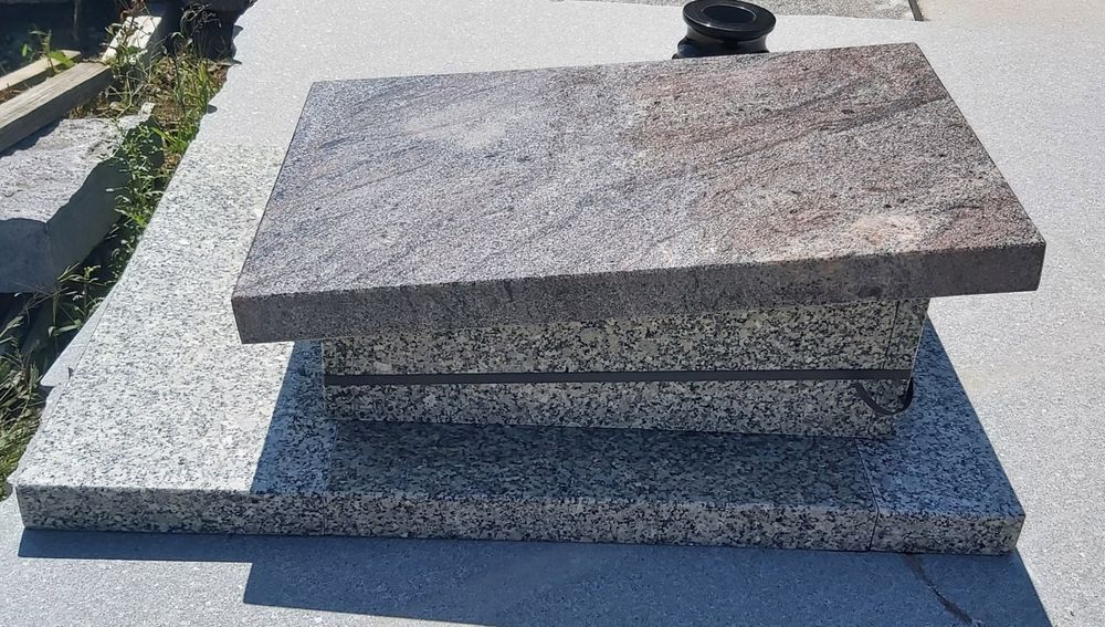 Nagrobek granitowy  90x70 cm. I inne.
