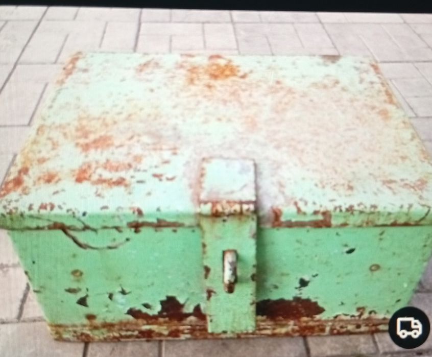 Продам сейф им .