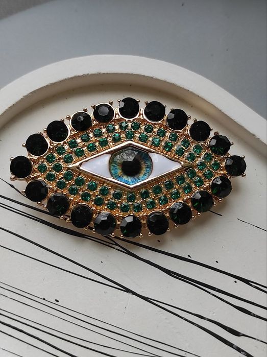 Унікальні брошки око Скіапареллі стиль . різні