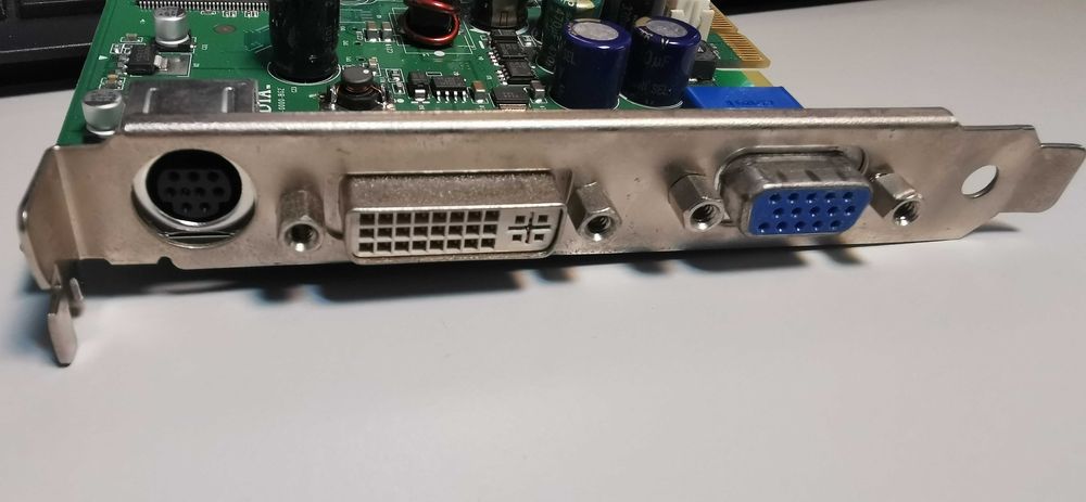 Placa Gráfica-NVIDIA Quadro FX 54064738600781059121