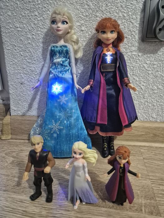 Kraina lodu, Elza, Anna i miniaturki