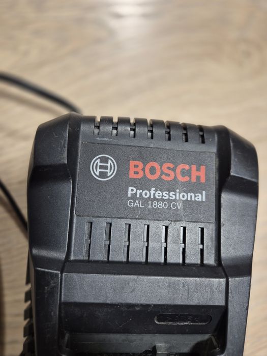 Ładowarka bosch GAL 1880CV  sieciowa do baterii elektronarzedzi