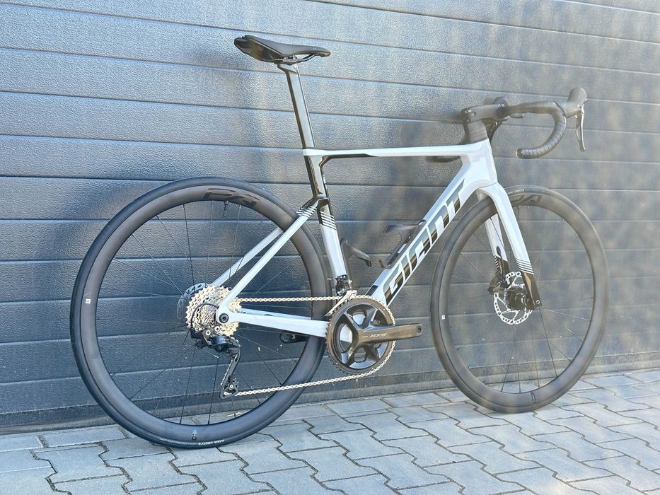 Rower szosowy Giant Propel Advanced 2 2027 S oraz M/L