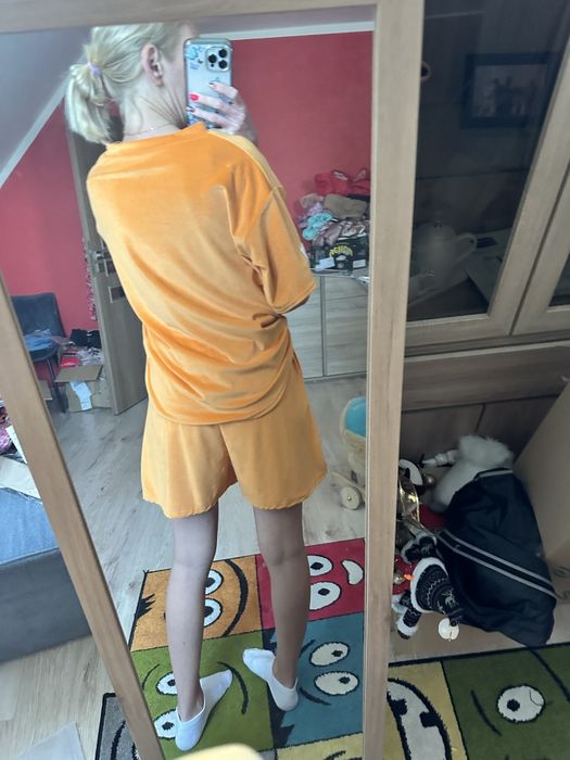 Welurowy, krotki dres damski