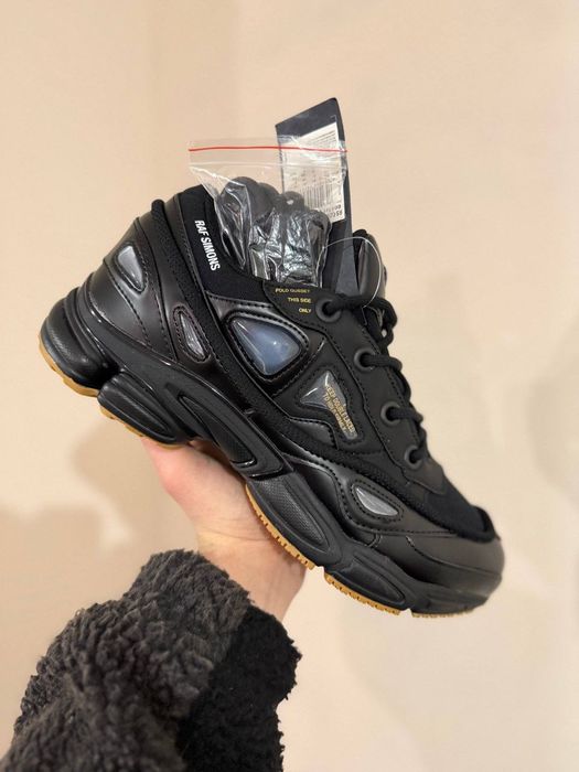 6 кольорів Adidas x Raf Simons Ozweego
