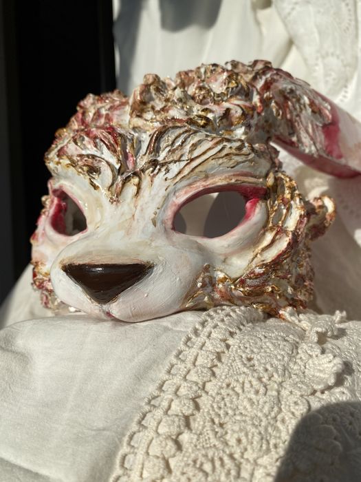 Казкова маска кролика