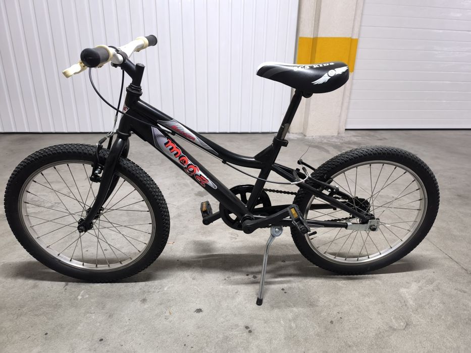 Bicicleta de criança com pouca utilização