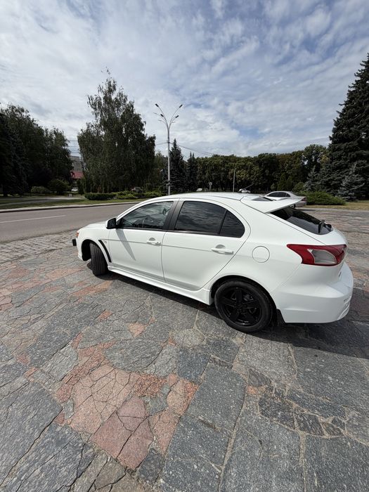 Mitsubishi lancer 10