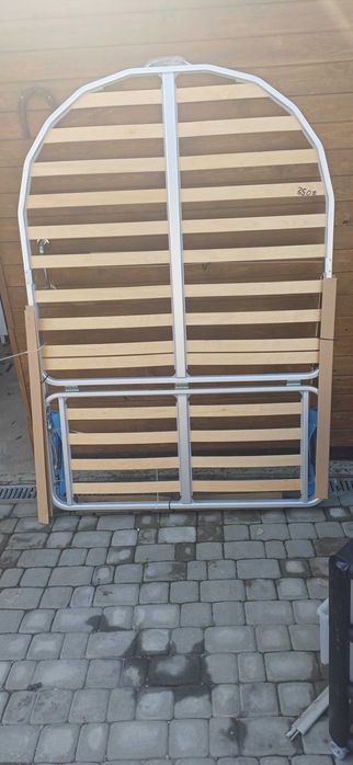 Stelaż łóżka łamany na siłownikach przyczepa kempingowa kamper