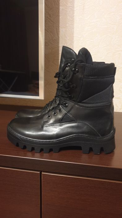 Продам  зимние ботинки-берцы 43 р.