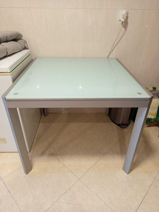 Mesa Vidro Extensível 90x90/150x90cm + 4 Cadeiras