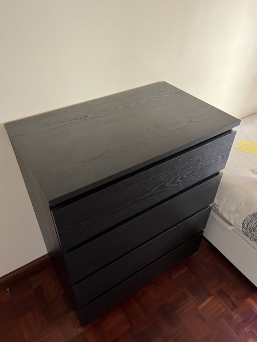 Cómoda com 4 gavetas Ikea