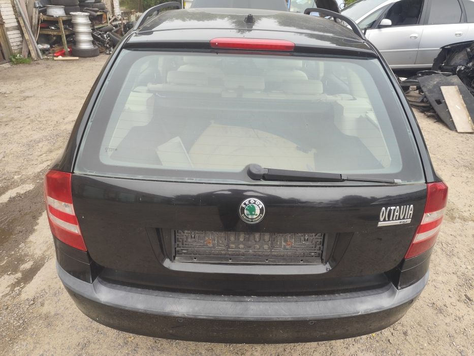 Skoda Octavia II kombi klapa bagażnika czarna lakier 9910