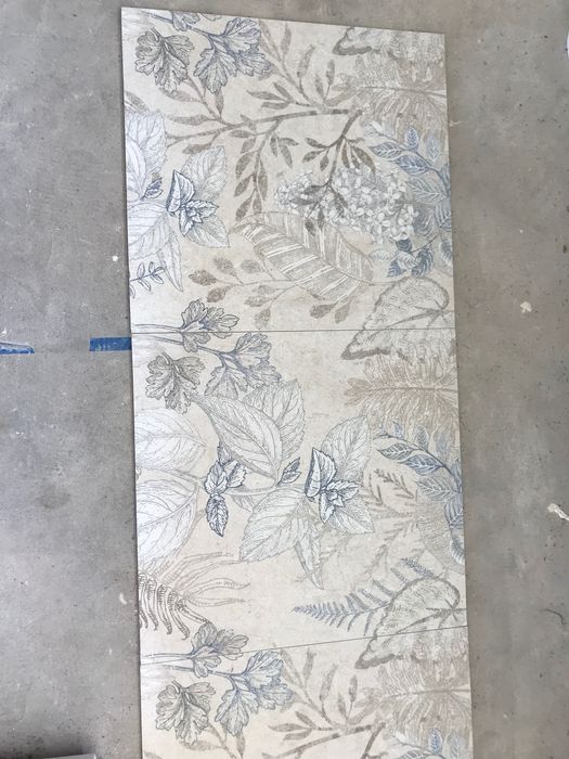 Gres włoski Mockup Ostuni White 60x 120 i Mockup Floralia Light