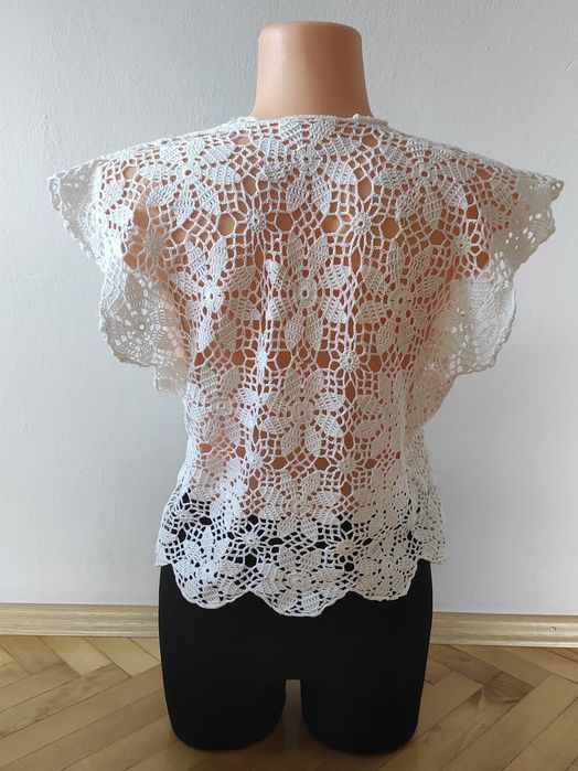 Biała ażurowa bluzka z koronki