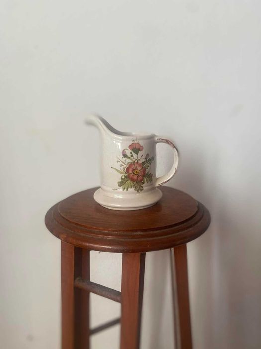 Coisas antigas,quadros cadieiros e vasos