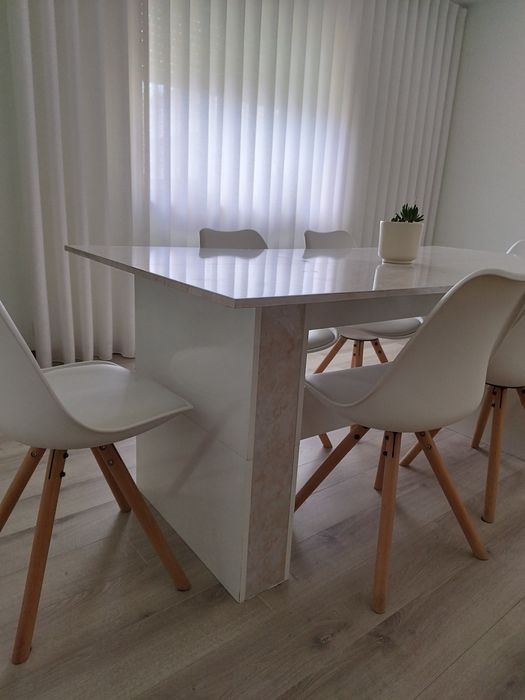 Mesa de jantar branca