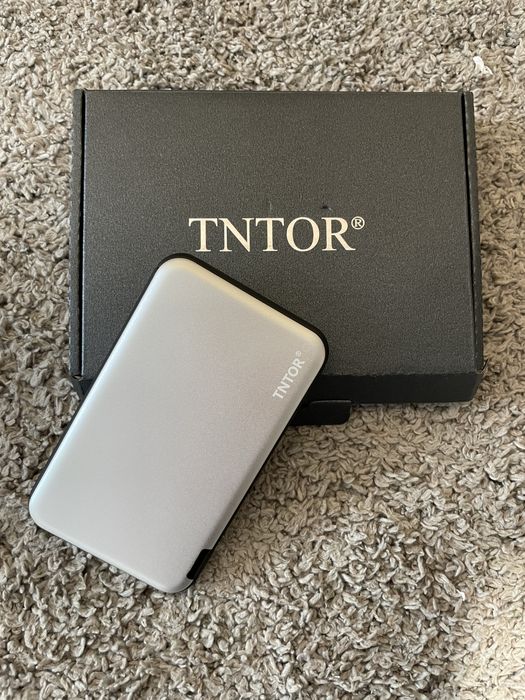 TNTOR Mały powerbank 5000 mAh z 3 portami (USB A, USB C, Micro USB)
