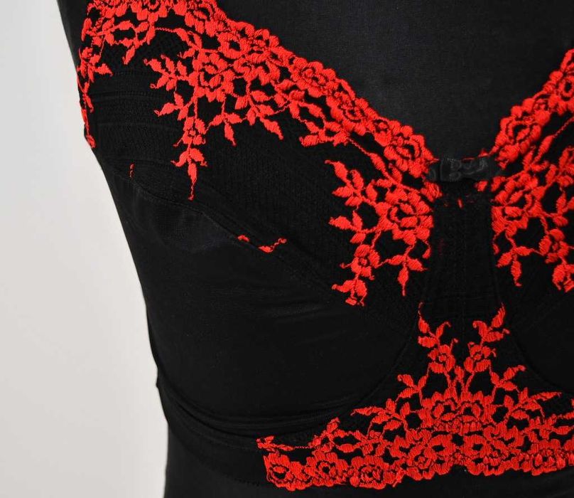 Biustonosz odciążający bez fiszbinów Bonprix 90E czerwone hafty kwiaty