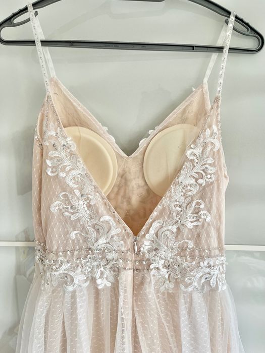 Suknia ślubna trochę księżniczka trochę prosta nude ecru rozmiar 38/40