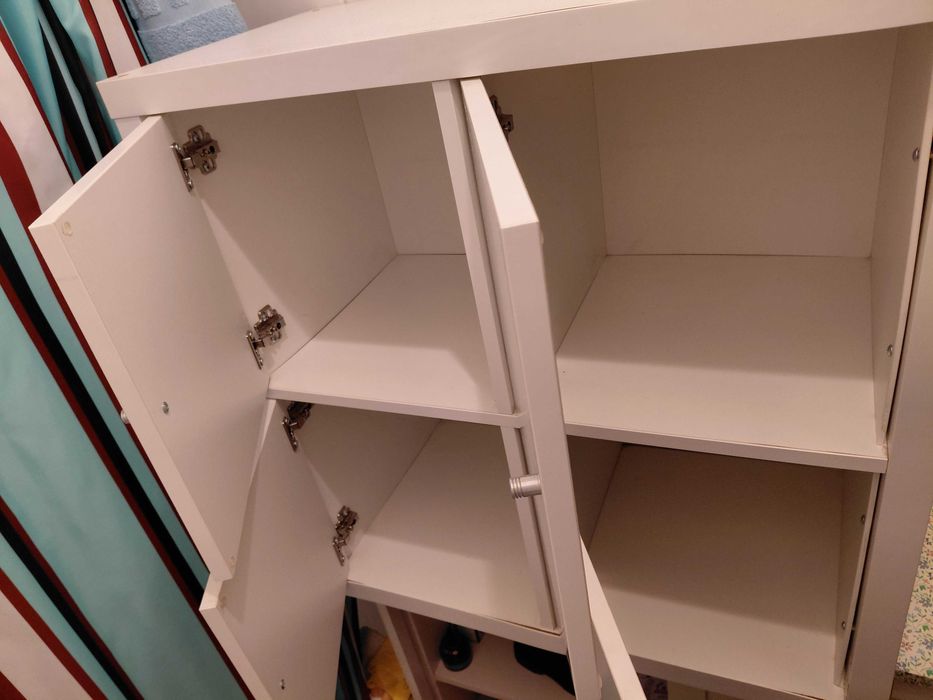 Móvel em Madeira para Arrumações com 4 Portas