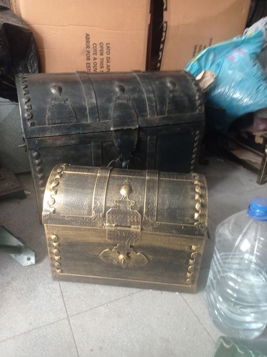 Artigos em ferro forjado, candeeiros e decoração