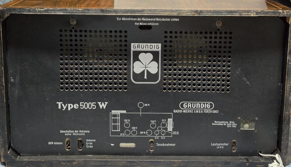 Rádio antigo reparado Grundig