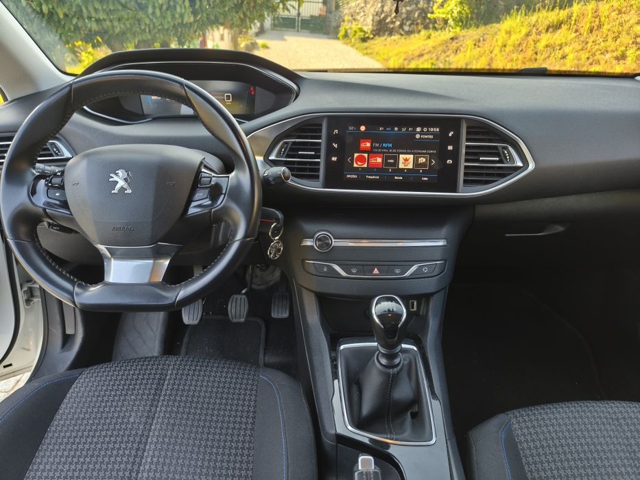 Peugeot 308 — fotografia 11