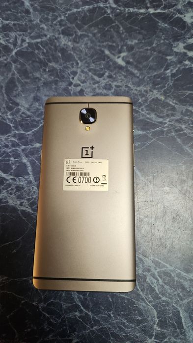 Продам телефон Oneplus a3003