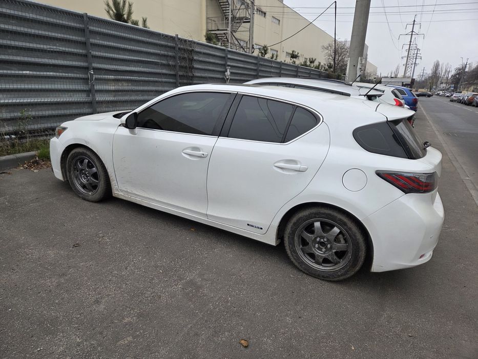 Lexus CT200H 2012р