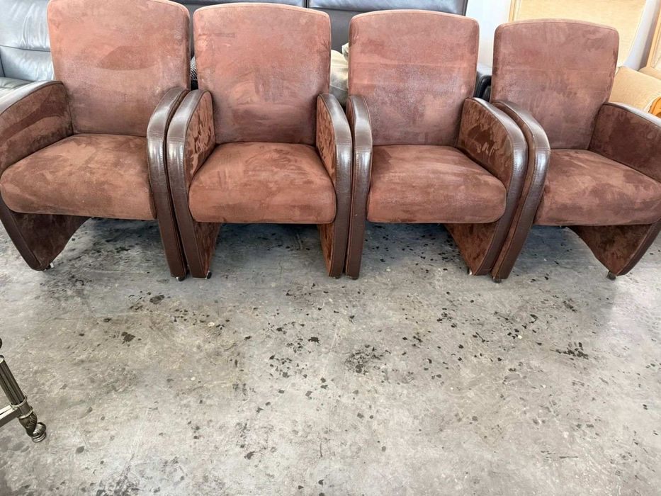 М'які крісла на роликах