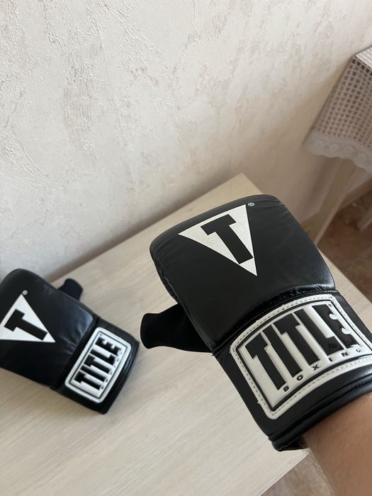 Снарядные перчатки TITLE Boxing Pro Leather Bag Boxing Gloves 3.0