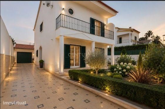 Moradia T4 Isolada, com Garagem, Jardim, Sótão e com potencial para Pi